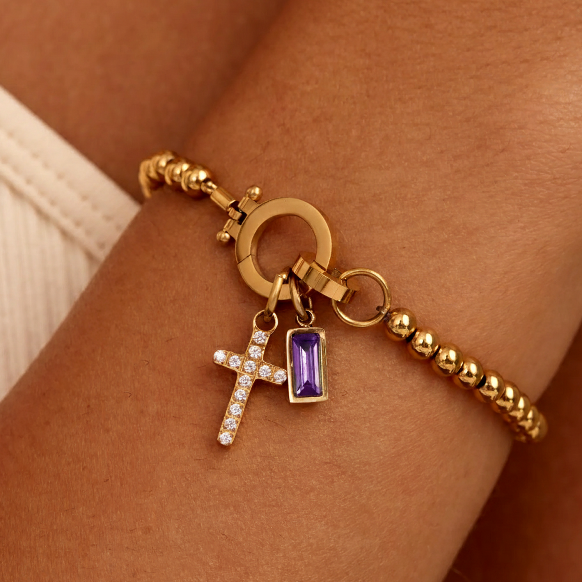 AX Pärlat Armband med Födelsesten och Korsberlock