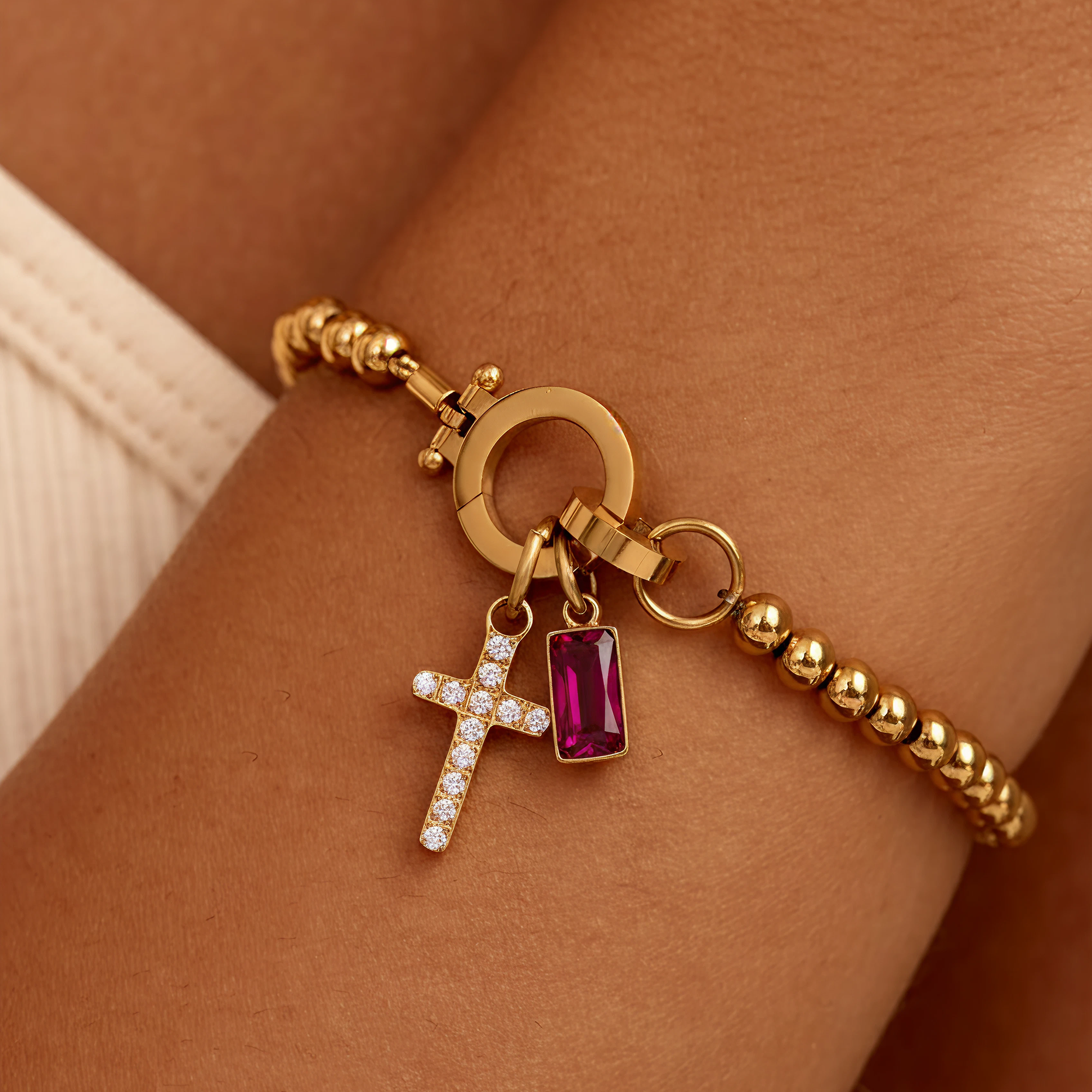 AX Pärlat Armband med Födelsesten och Korsberlock