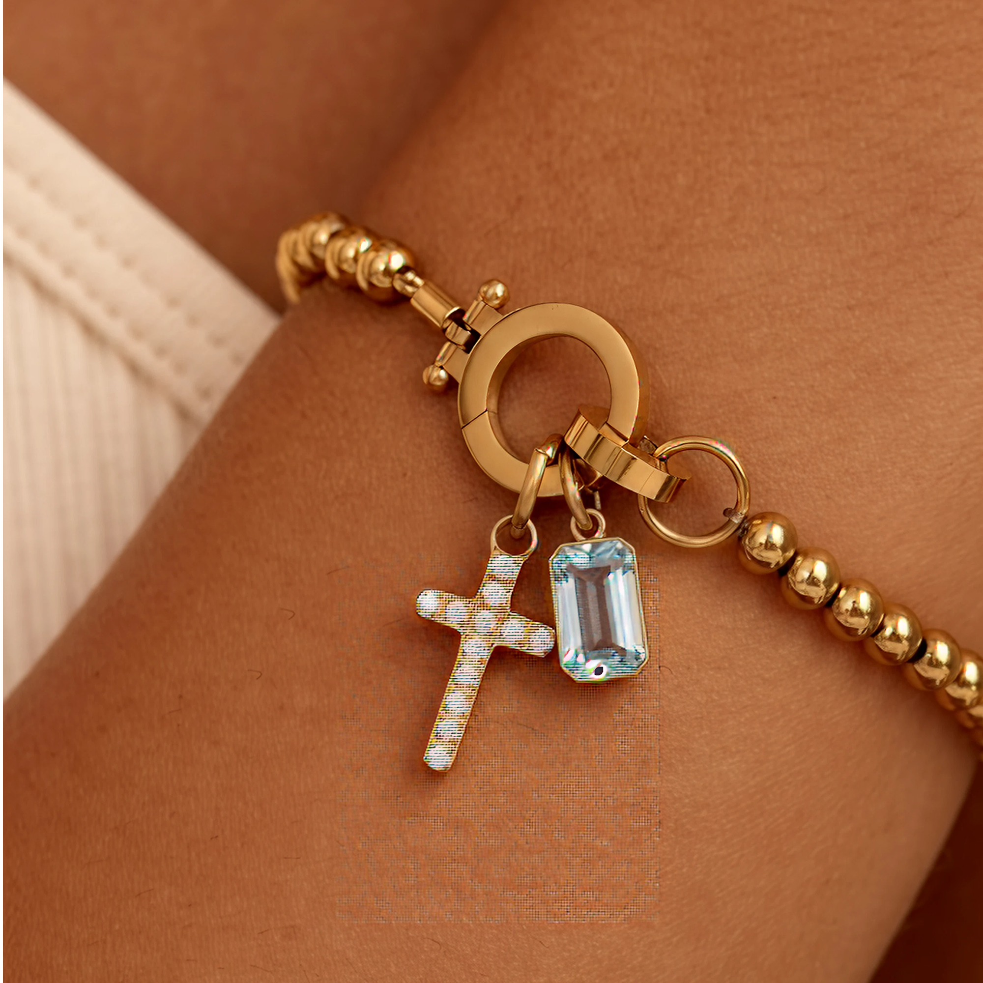 AX Pärlat Armband med Födelsesten och Korsberlock