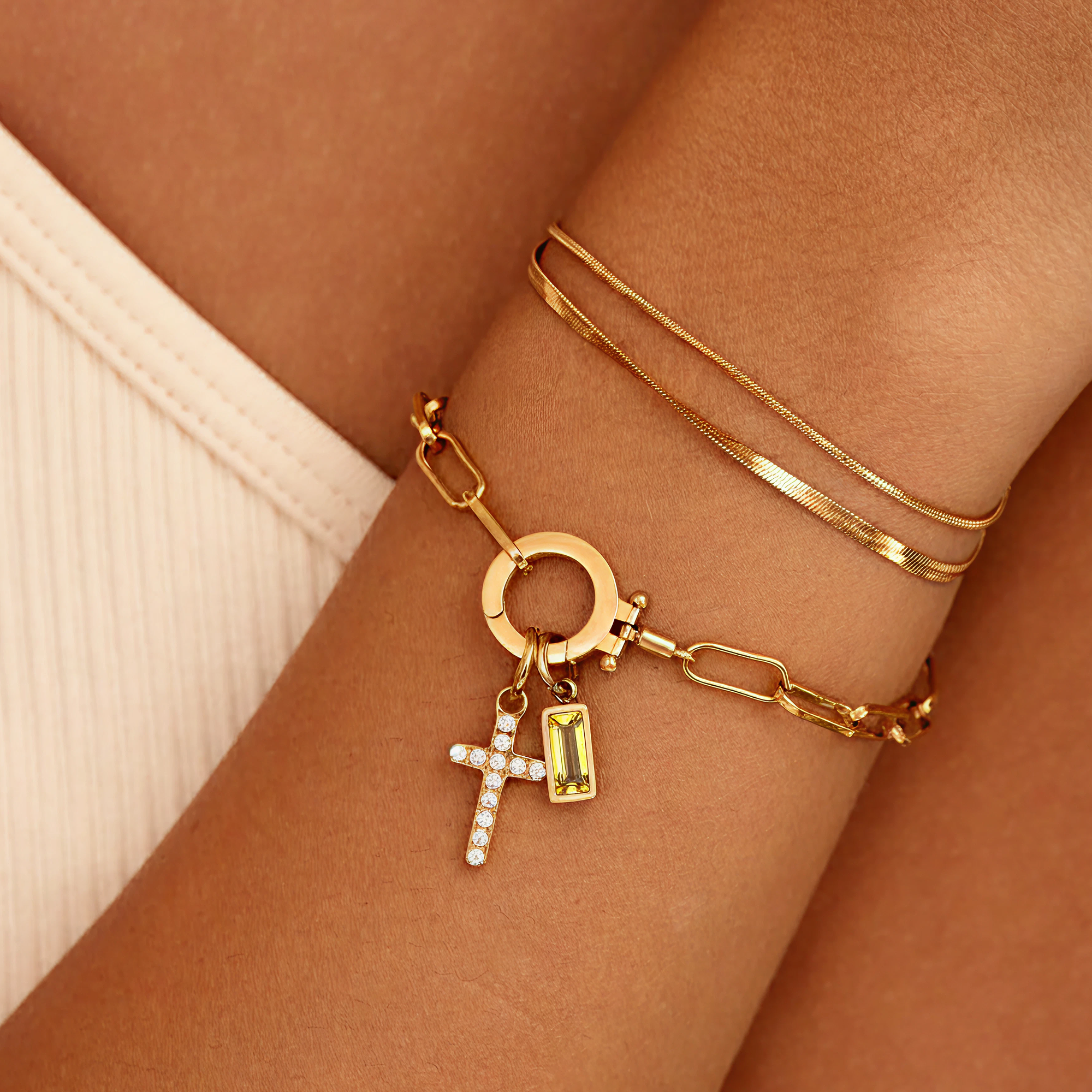 AX Paperclip-armband med Födelsesten och Korsberlock