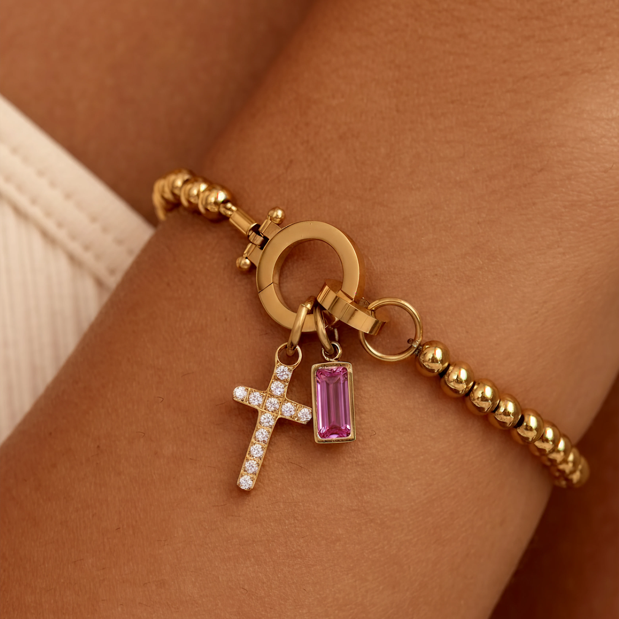 AX Pärlat Armband med Födelsesten och Korsberlock