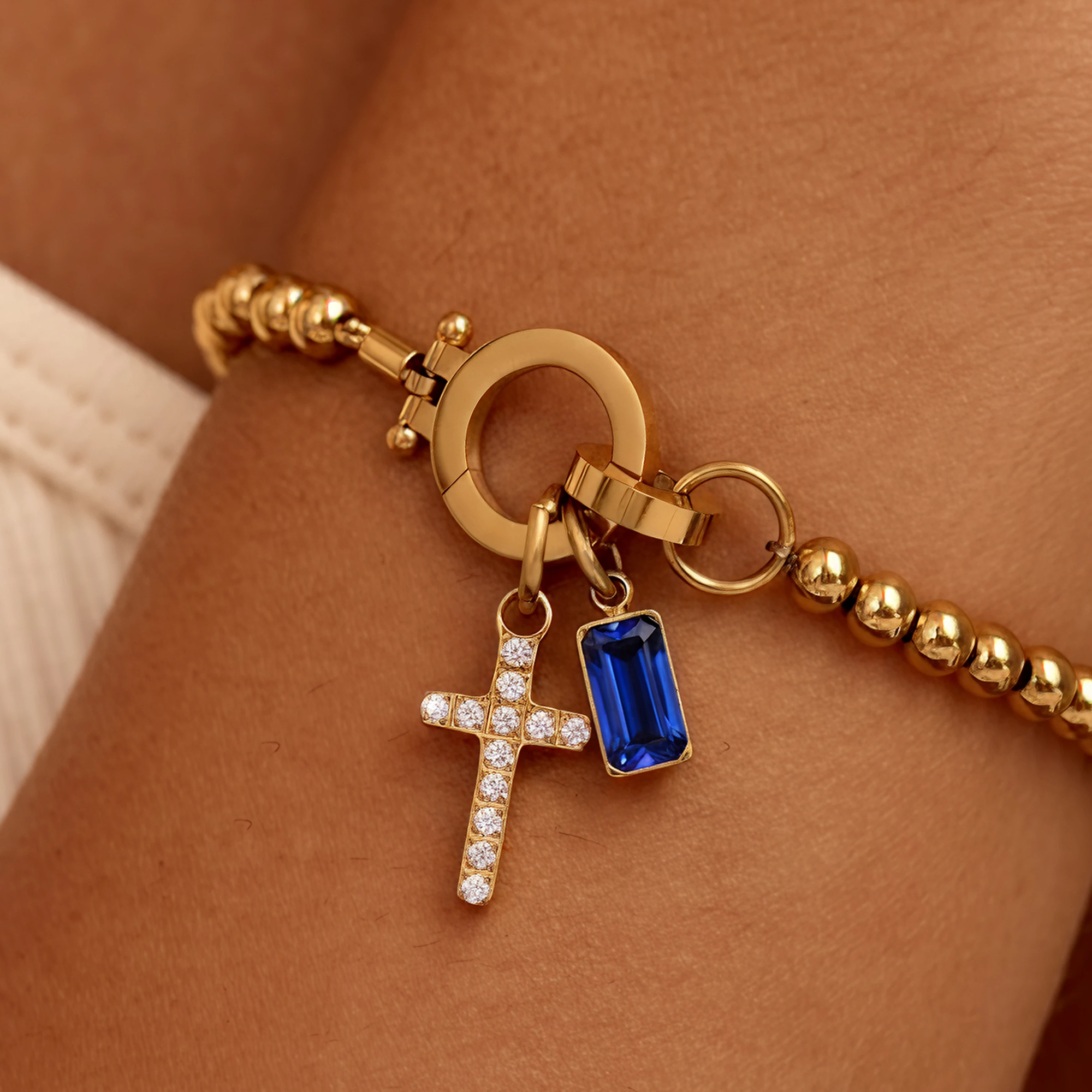 AX Pärlat Armband med Födelsesten och Korsberlock