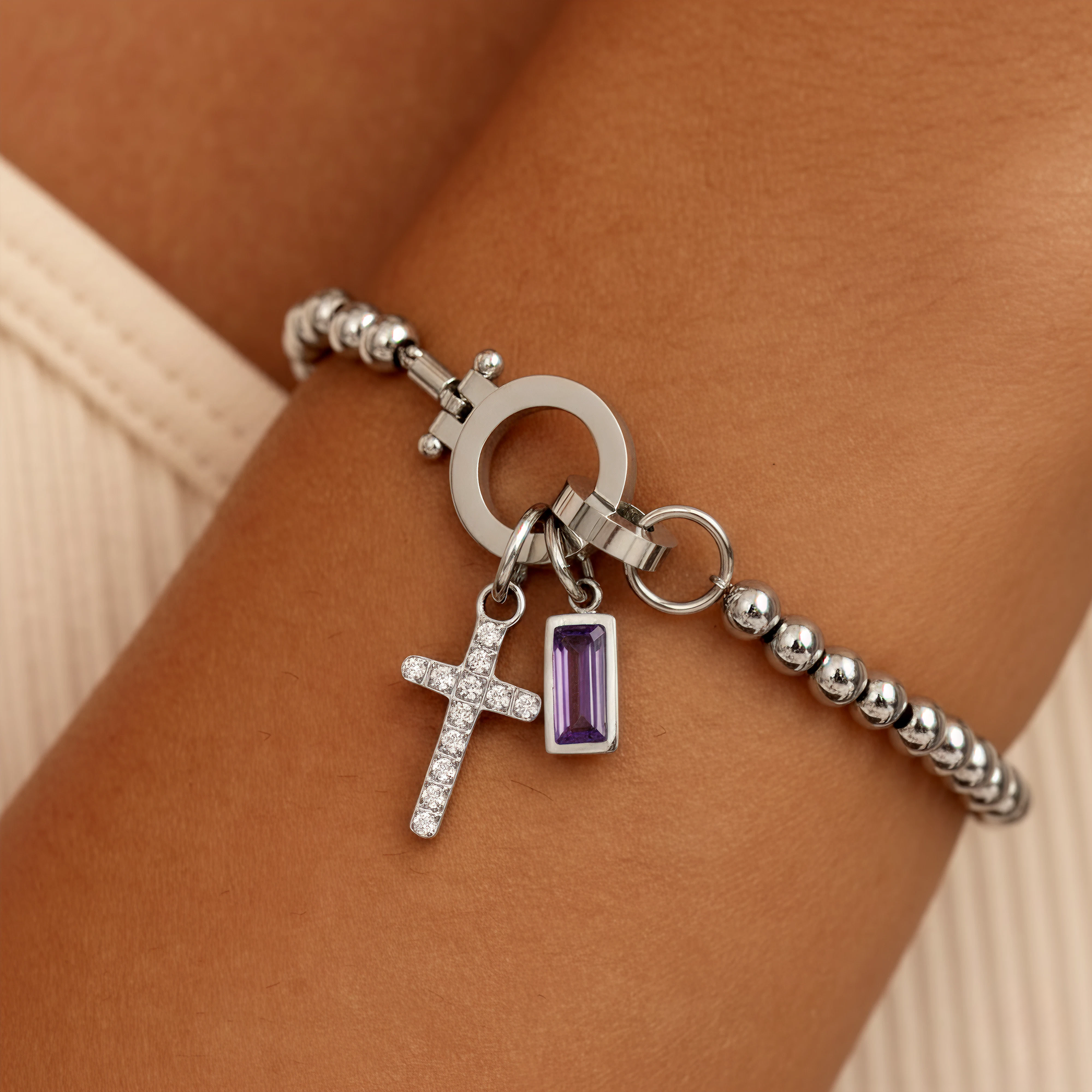 AX Pärlat Armband med Födelsesten och Korsberlock