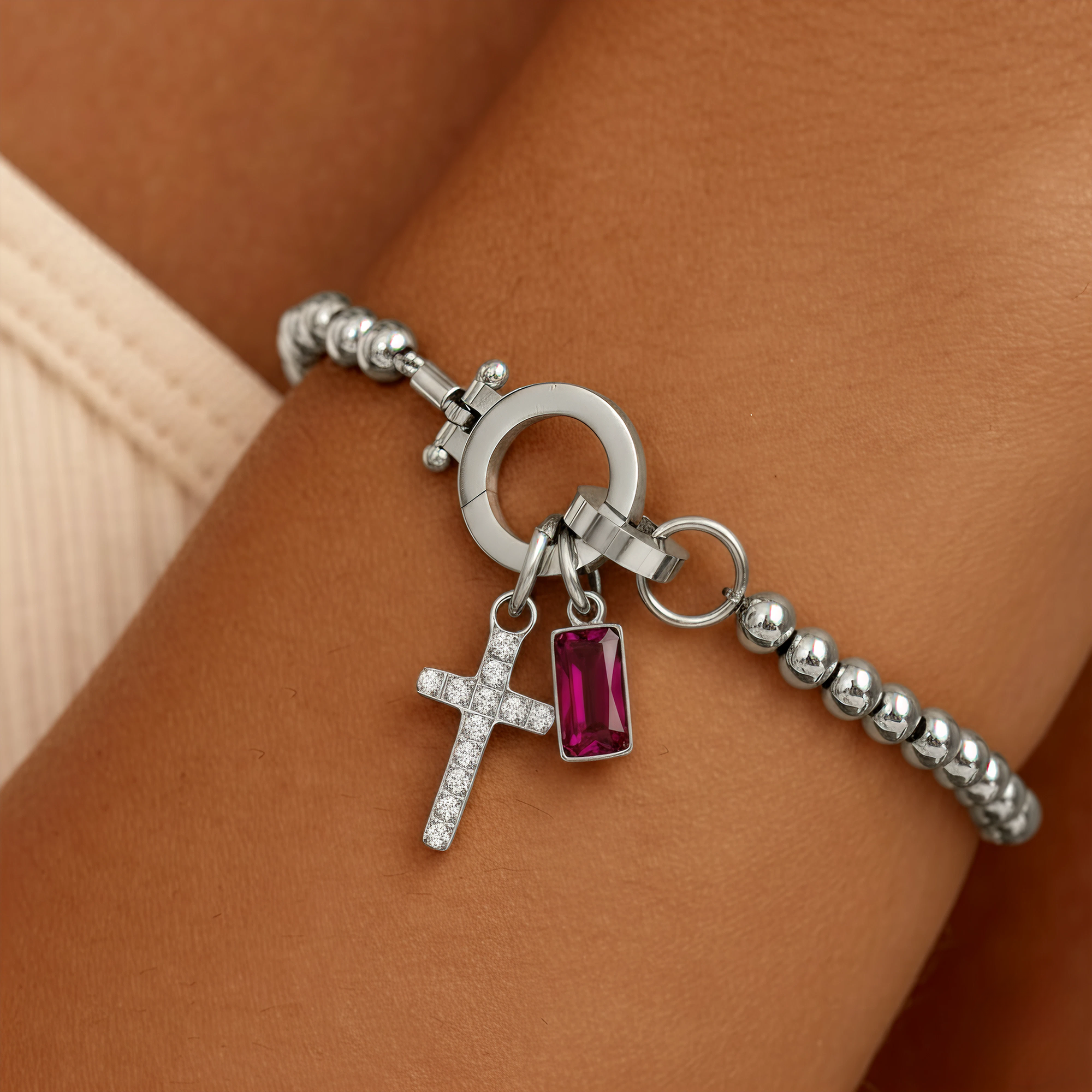 AX Pärlat Armband med Födelsesten och Korsberlock