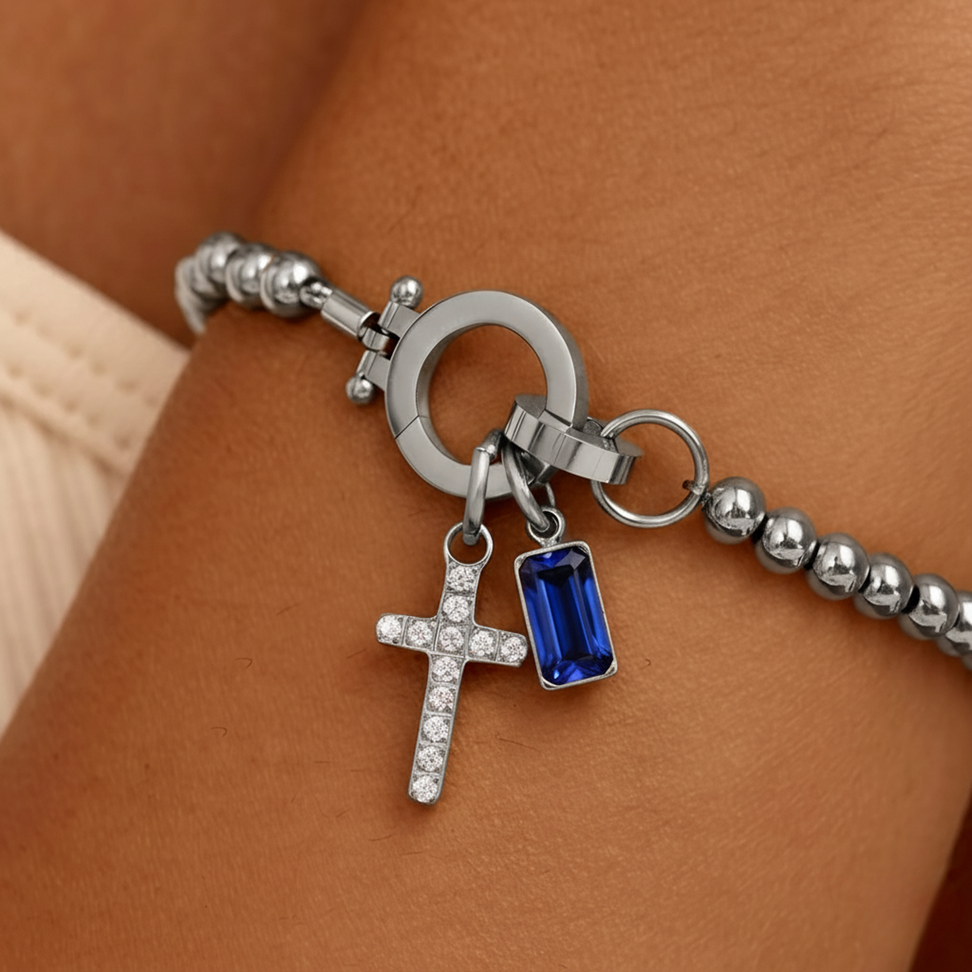 AX Pärlat Armband med Födelsesten och Korsberlock